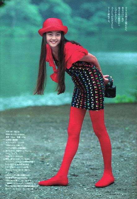 観月ありさ、太ももあらわな美脚ショット「信じられない長さ美しさ」「見とれました」