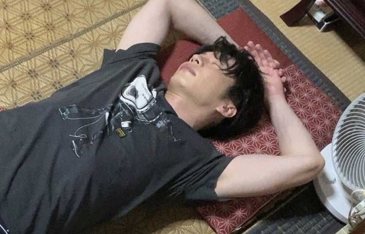 あざとい! 田中圭のフェイスシールド越しの上目遣いにファン歓喜