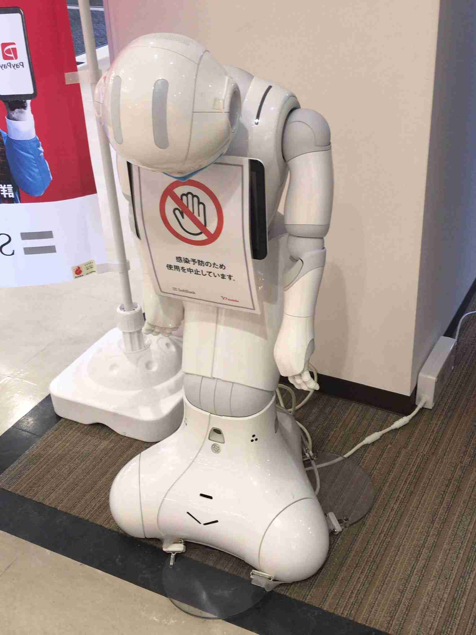 【プロ野球】ソフトバンクのロボット応援団に打球直撃…　バレンティンの柵越えが1台200万円のPepperを破壊