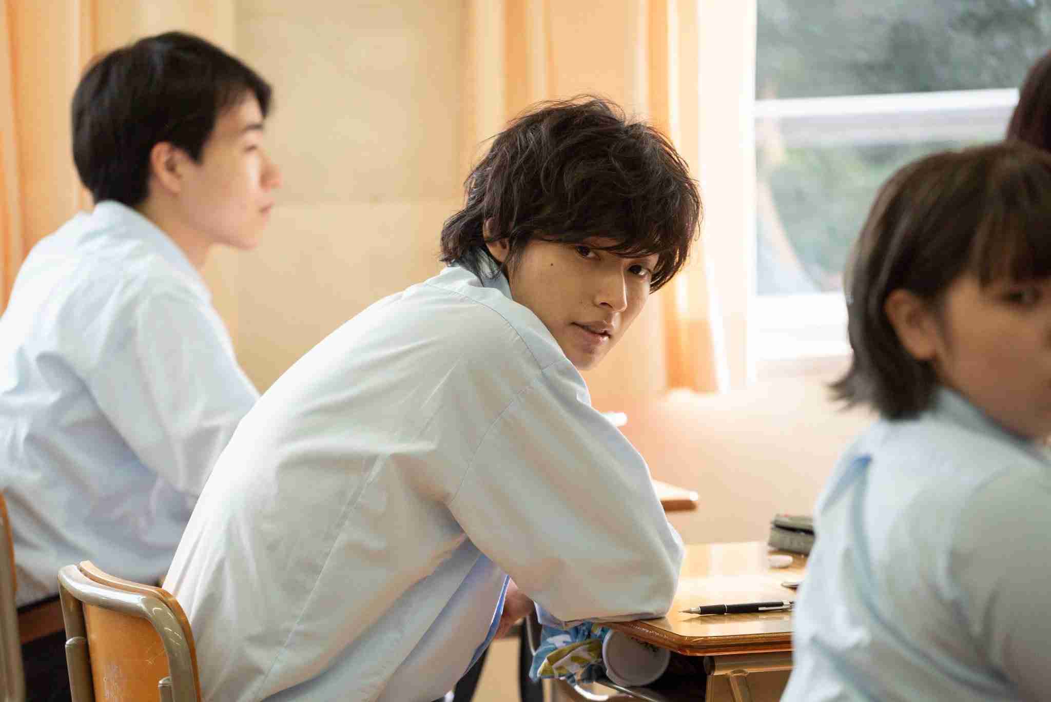 山崎賢人の“至近距離寝顔”も　マネ公式Instagram開設に「最高でしかない」「天国」の声