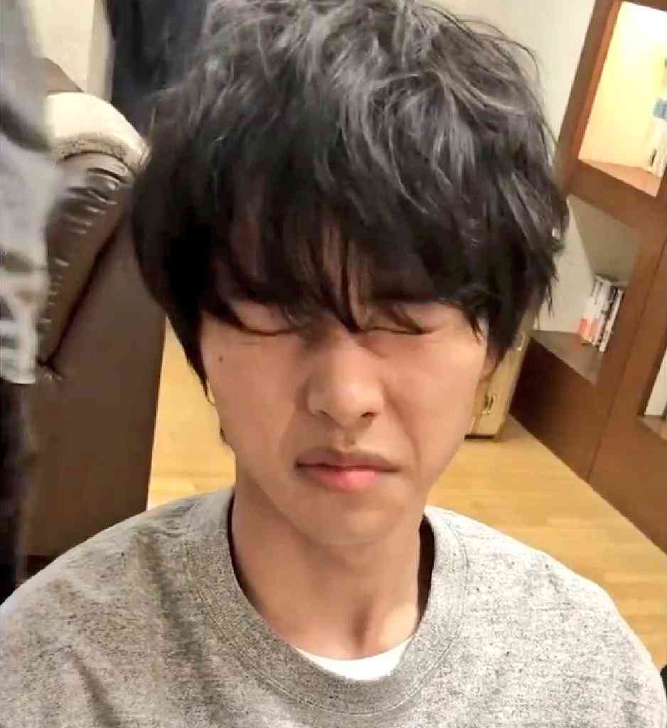 山崎賢人の“至近距離寝顔”も　マネ公式Instagram開設に「最高でしかない」「天国」の声