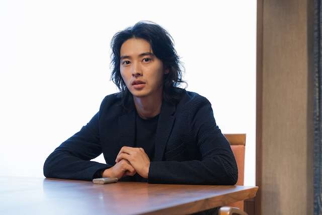山崎賢人の“至近距離寝顔”も　マネ公式Instagram開設に「最高でしかない」「天国」の声