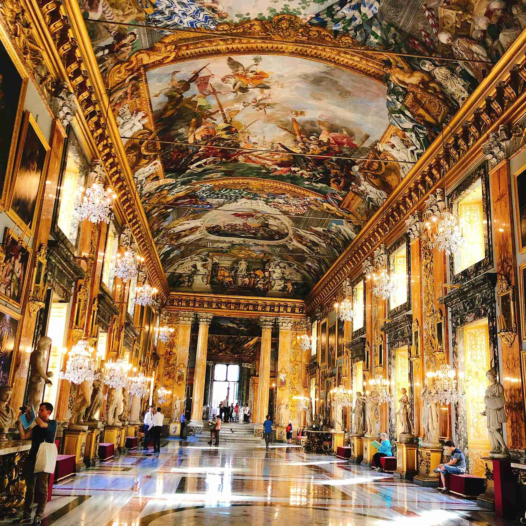 スマホに入ってる旅先の写真見せてください