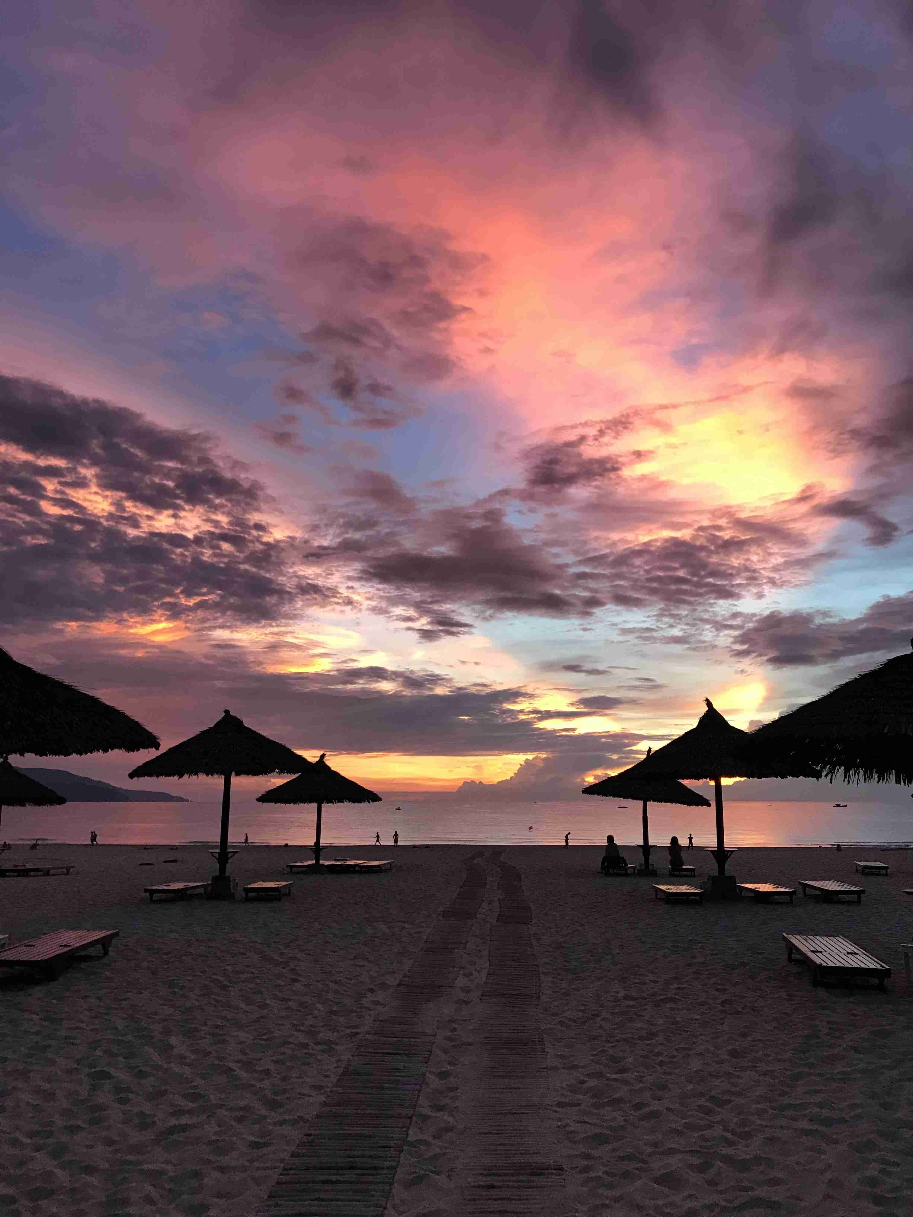 スマホに入ってる旅先の写真見せてください