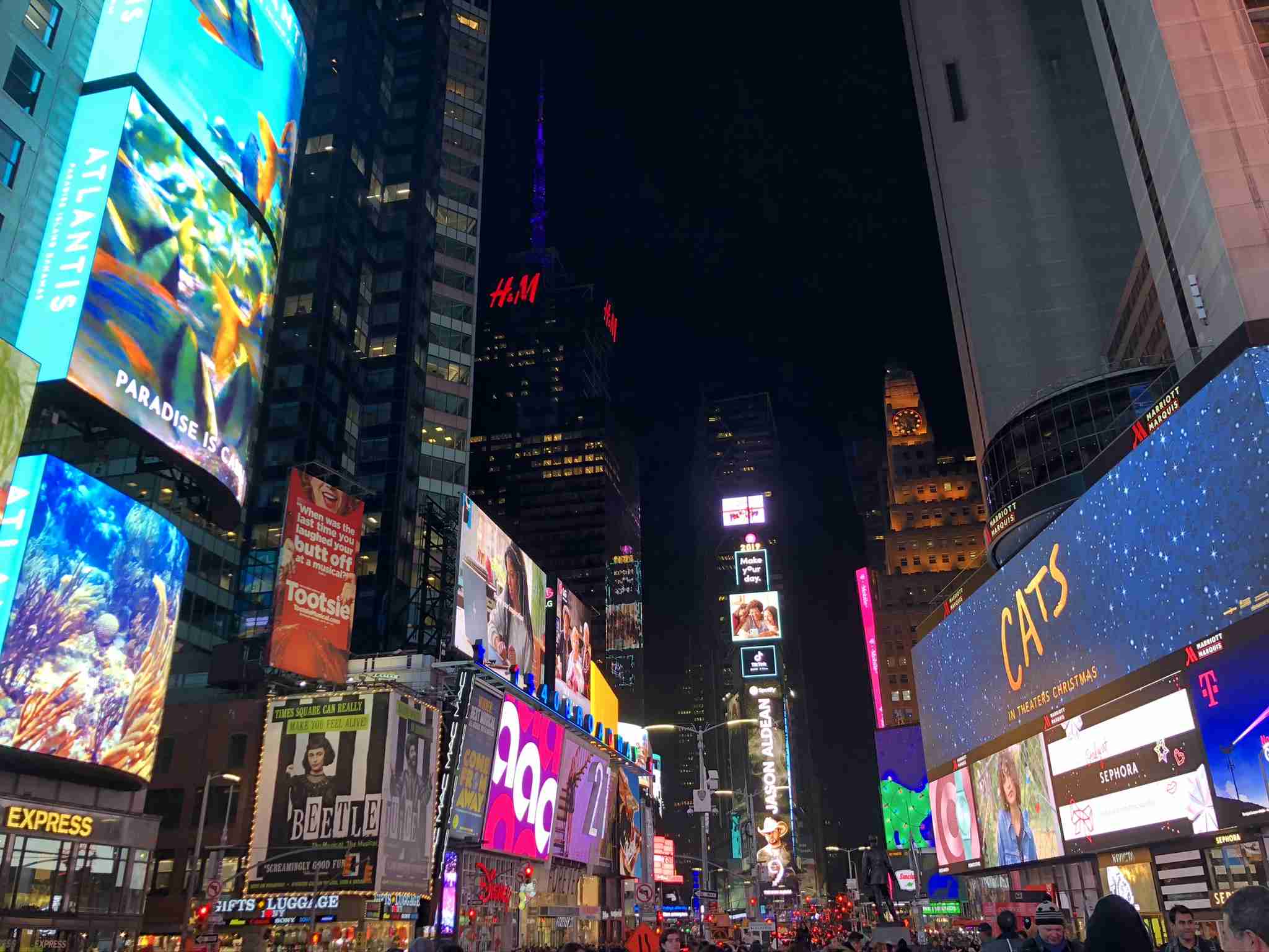 スマホに入ってる旅先の写真見せてください