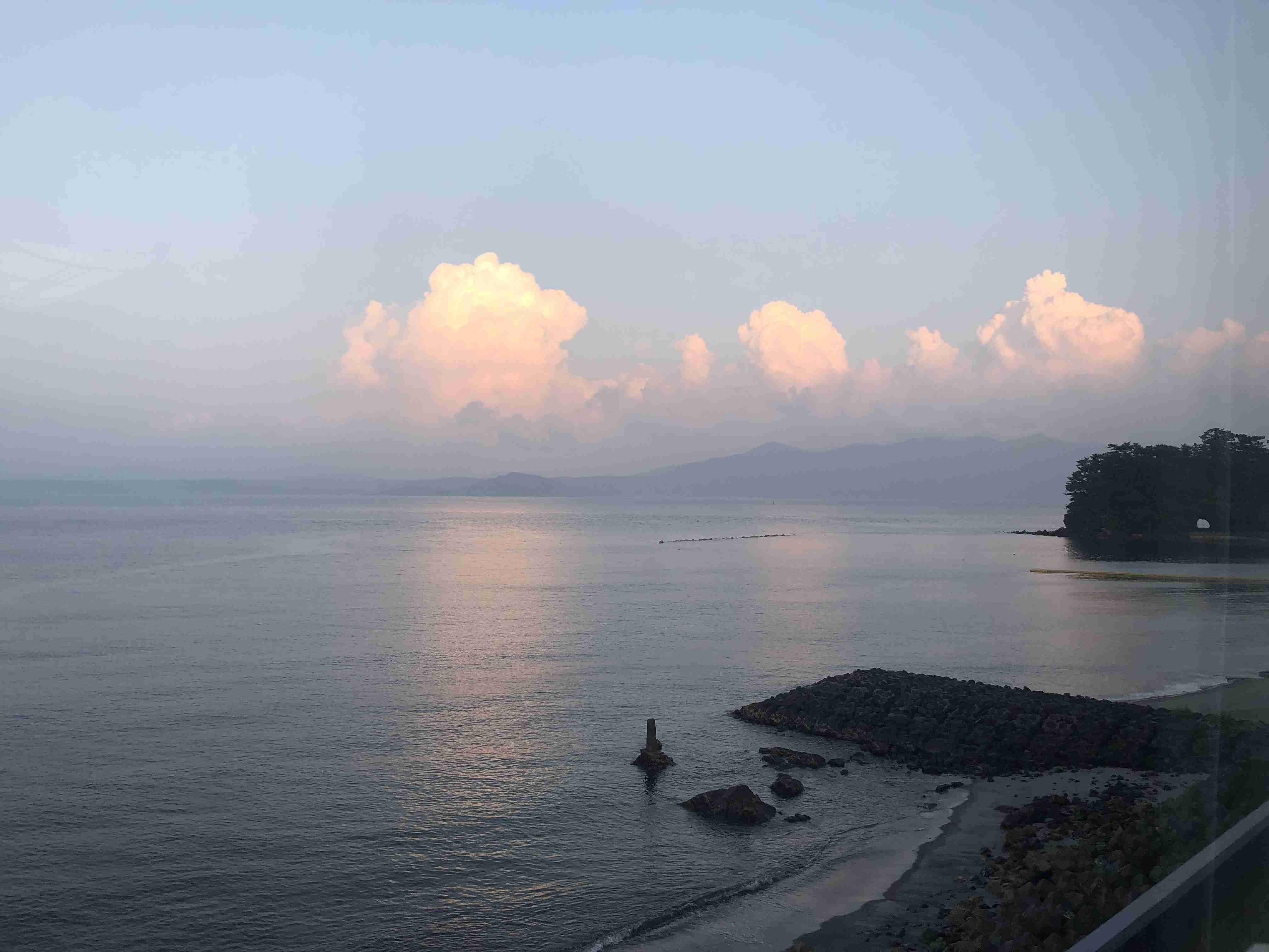 スマホに入ってる旅先の写真見せてください