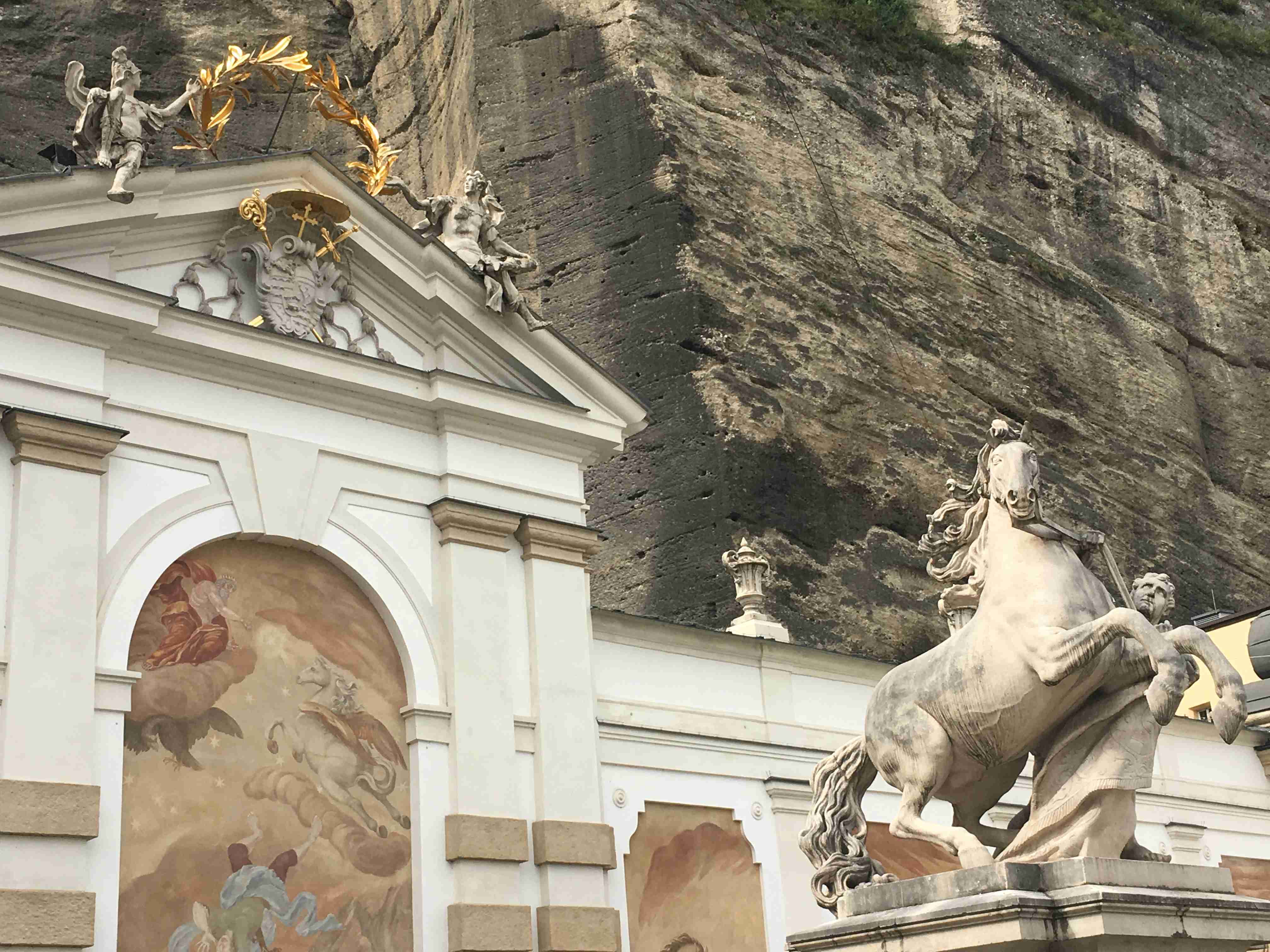 スマホに入ってる旅先の写真見せてください