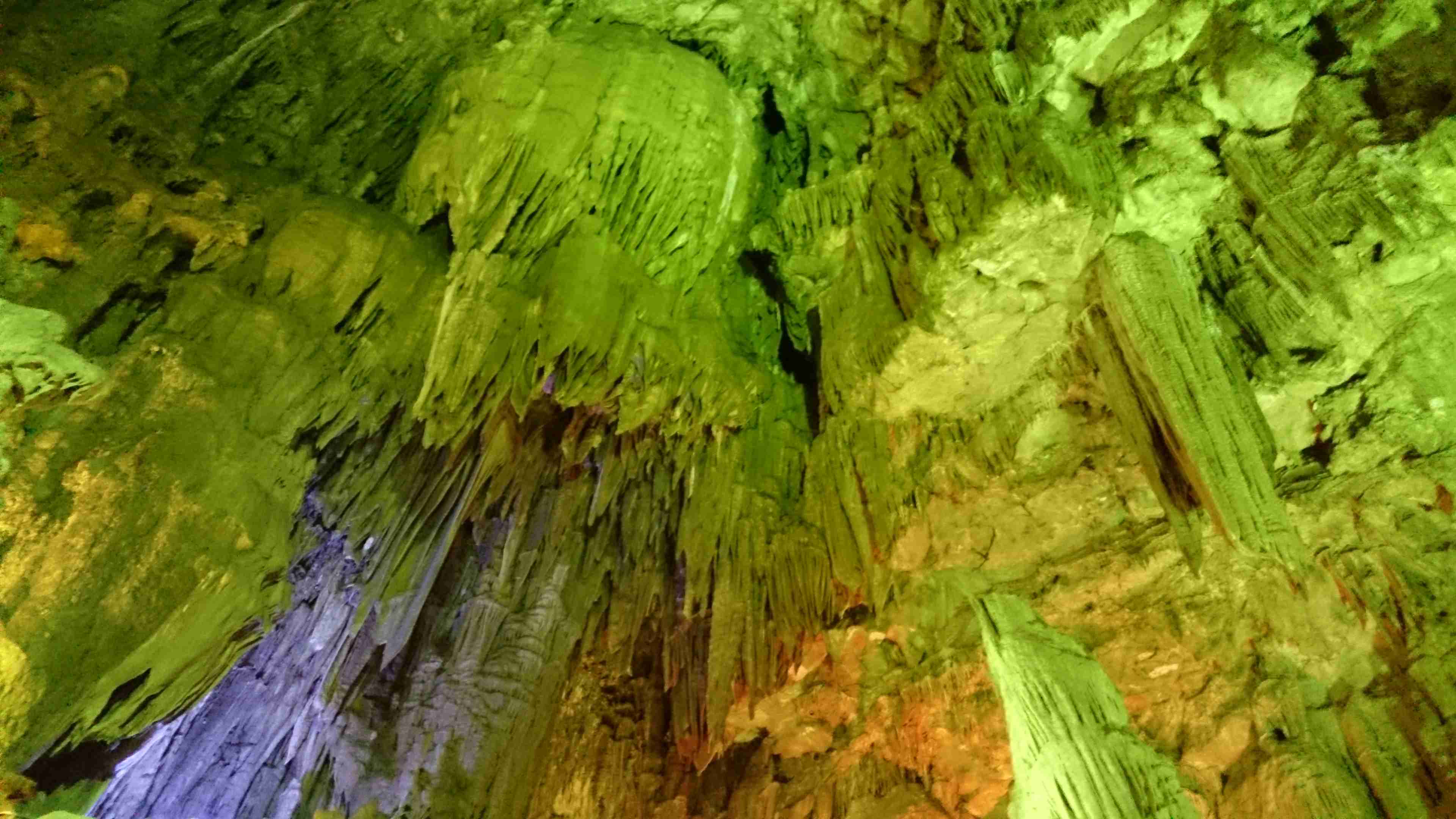 スマホに入ってる旅先の写真見せてください