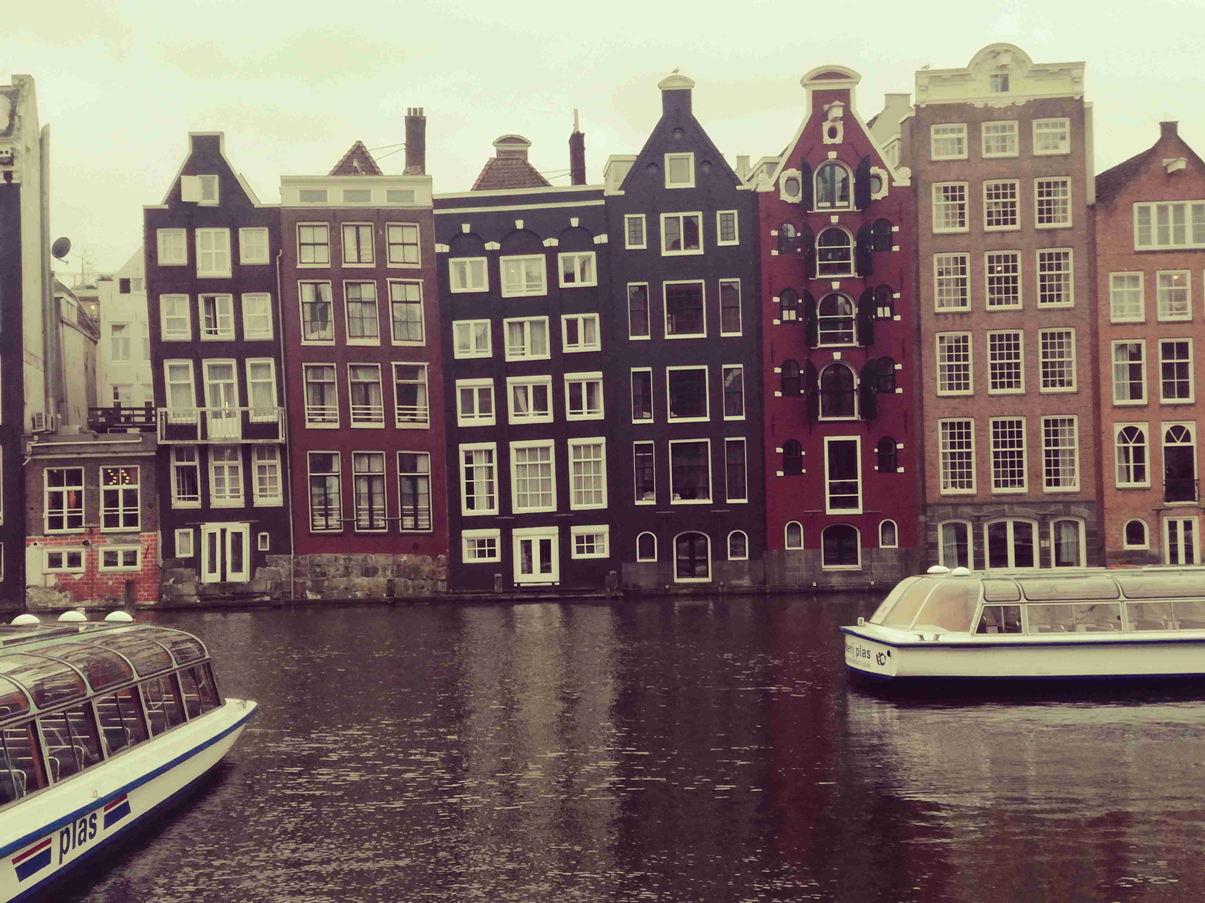 スマホに入ってる旅先の写真見せてください