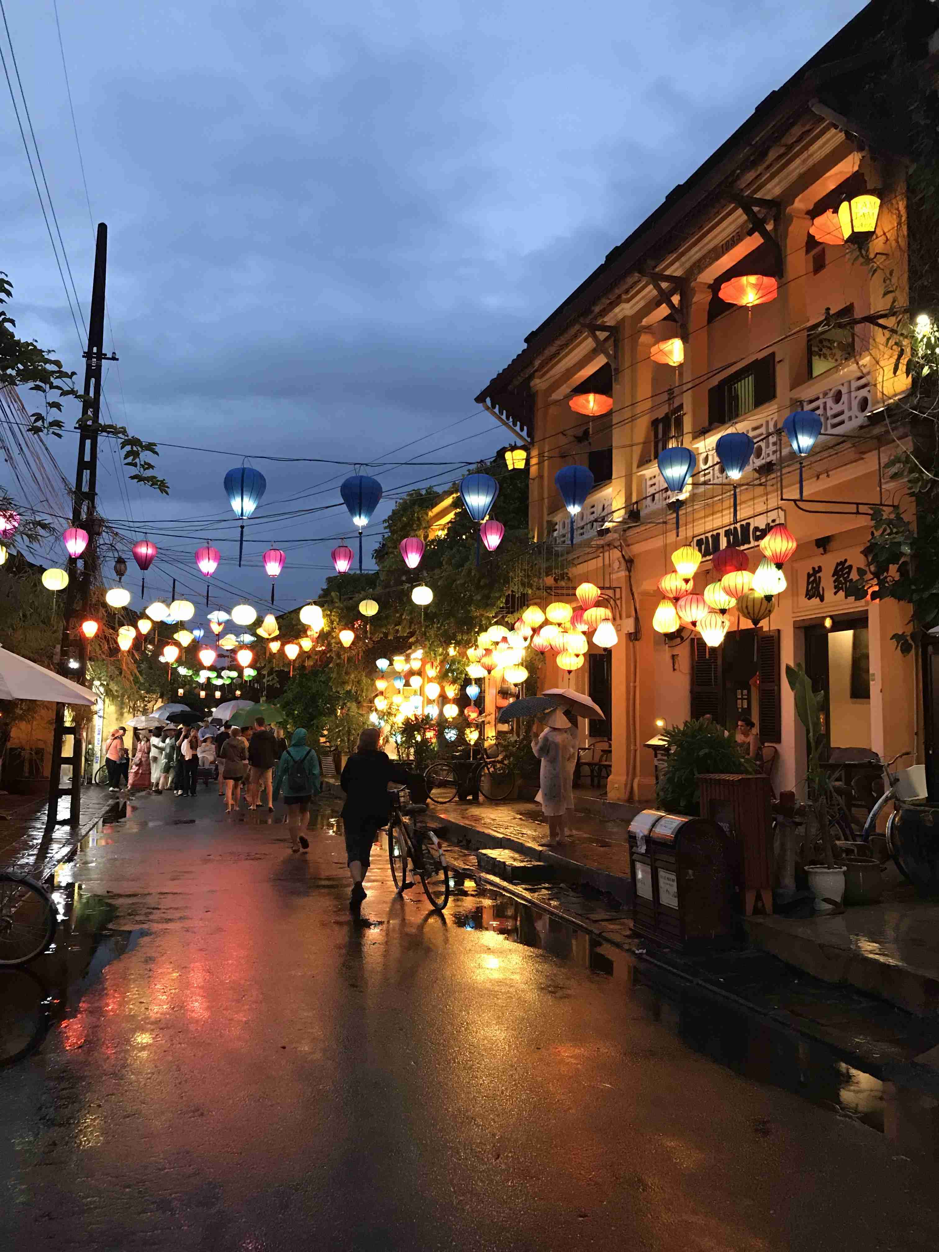 スマホに入ってる旅先の写真見せてください