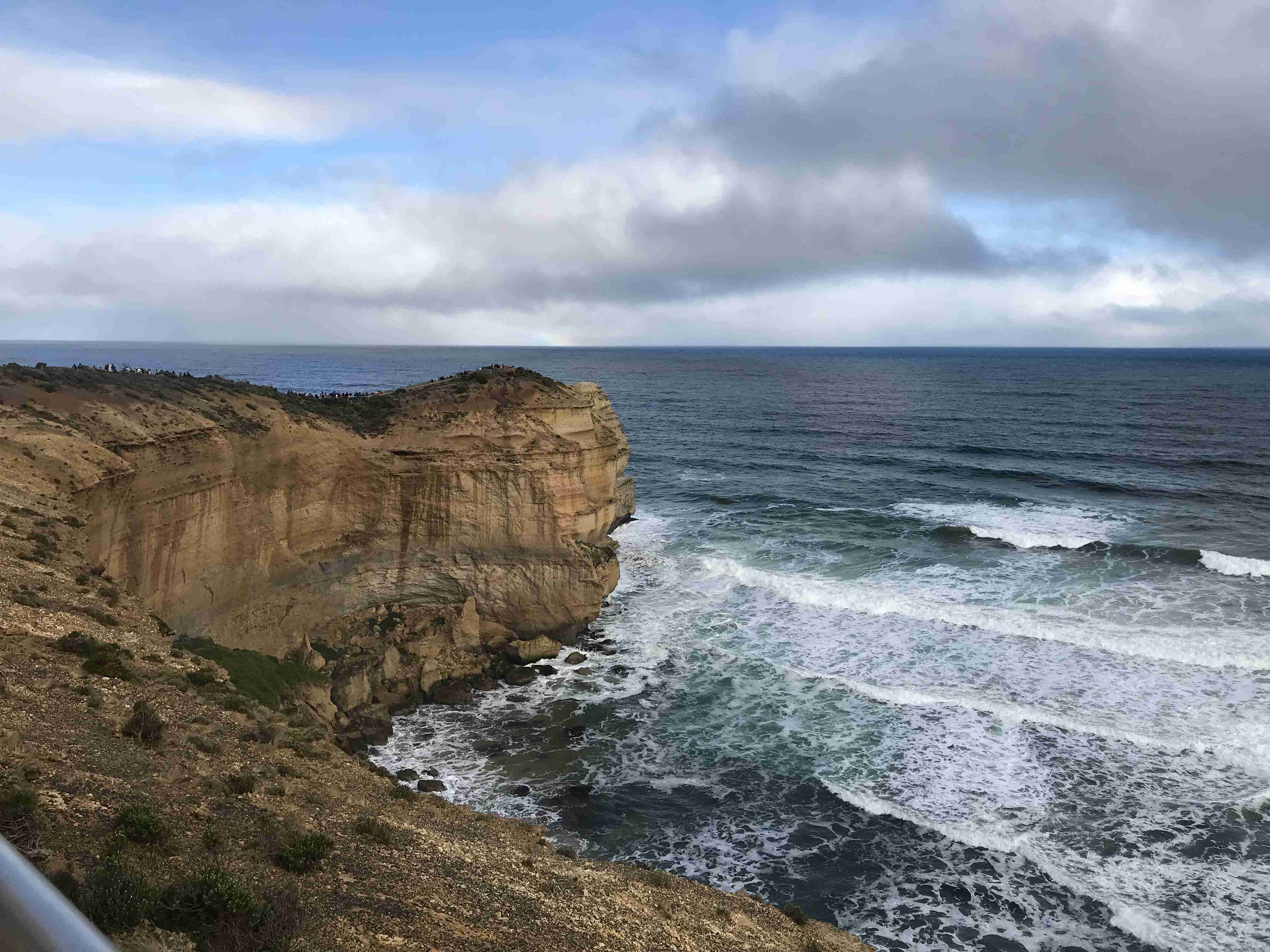 スマホに入ってる旅先の写真見せてください