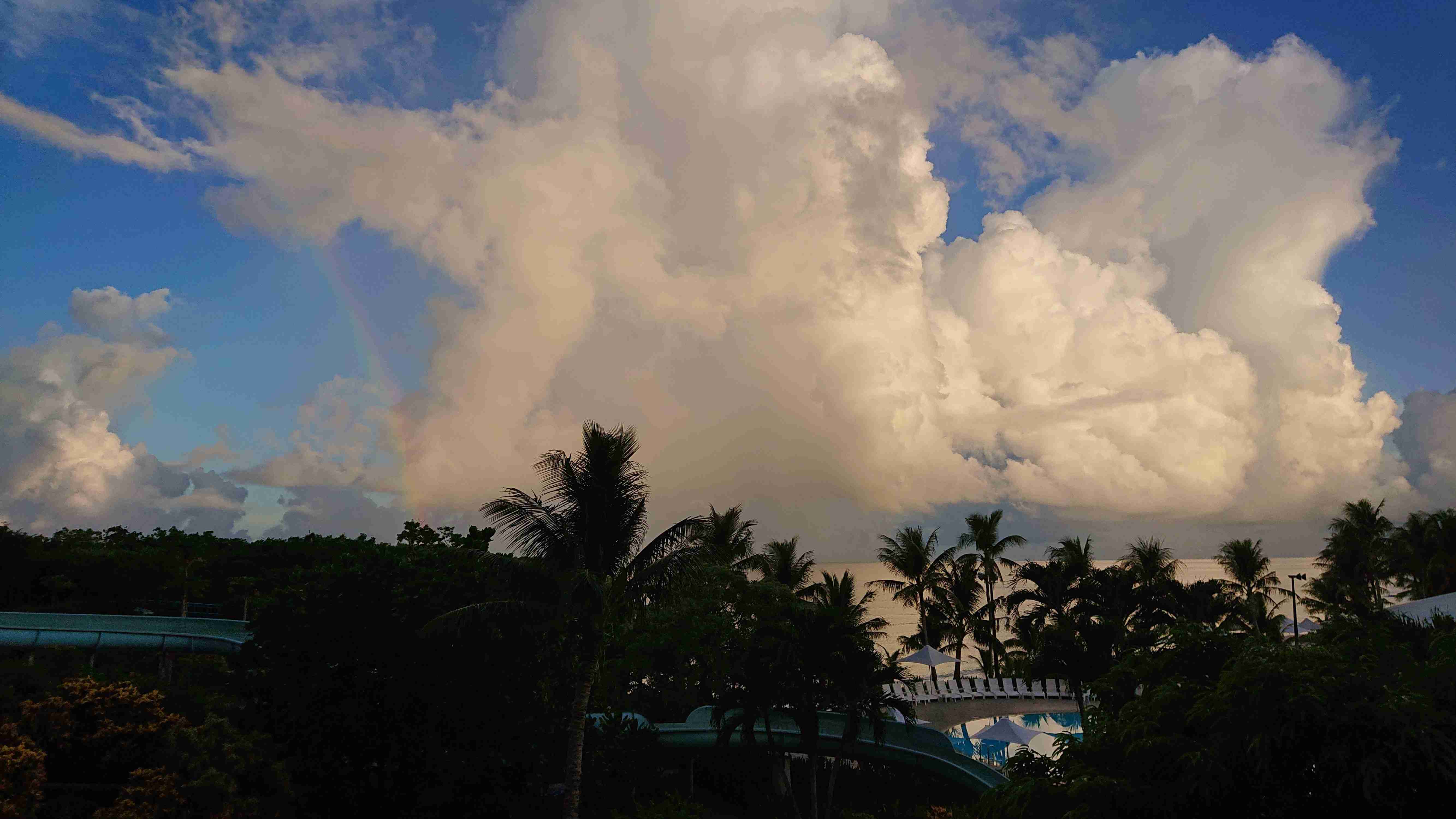 スマホに入ってる旅先の写真見せてください