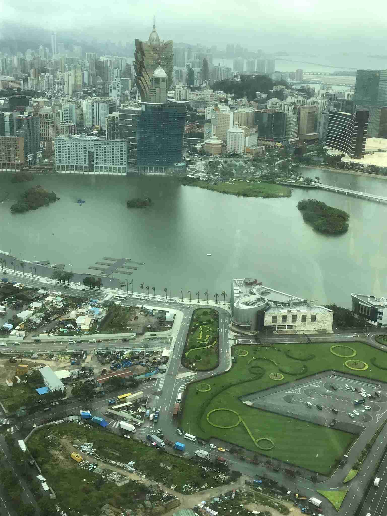 スマホに入ってる旅先の写真見せてください