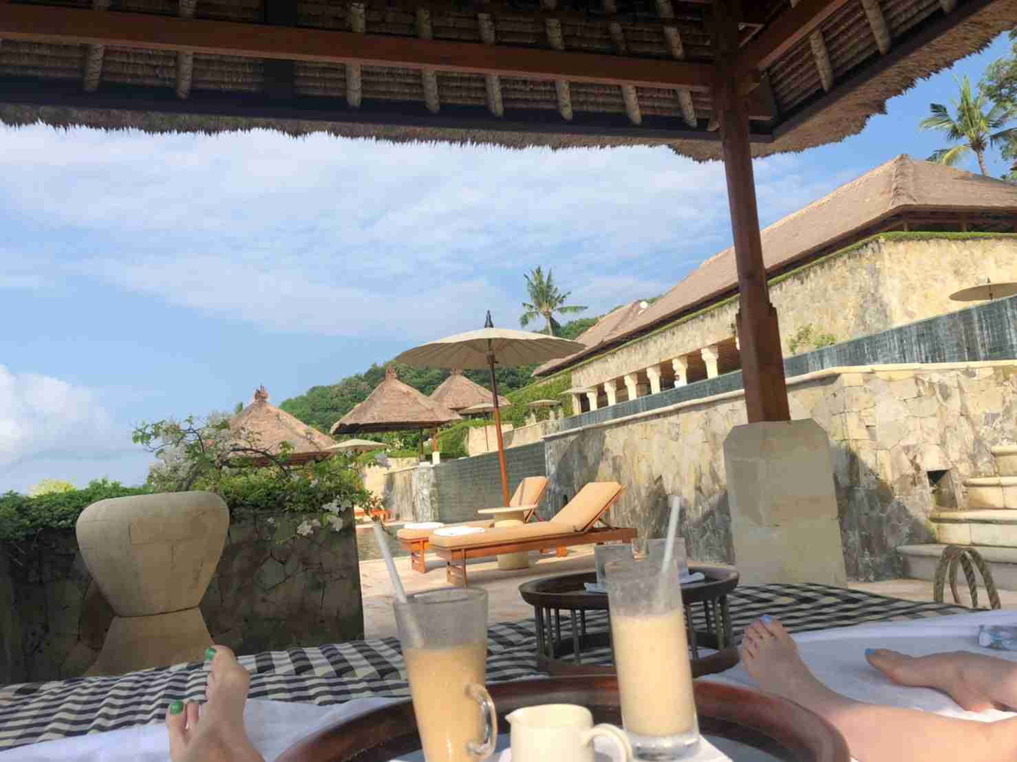 スマホに入ってる旅先の写真見せてください