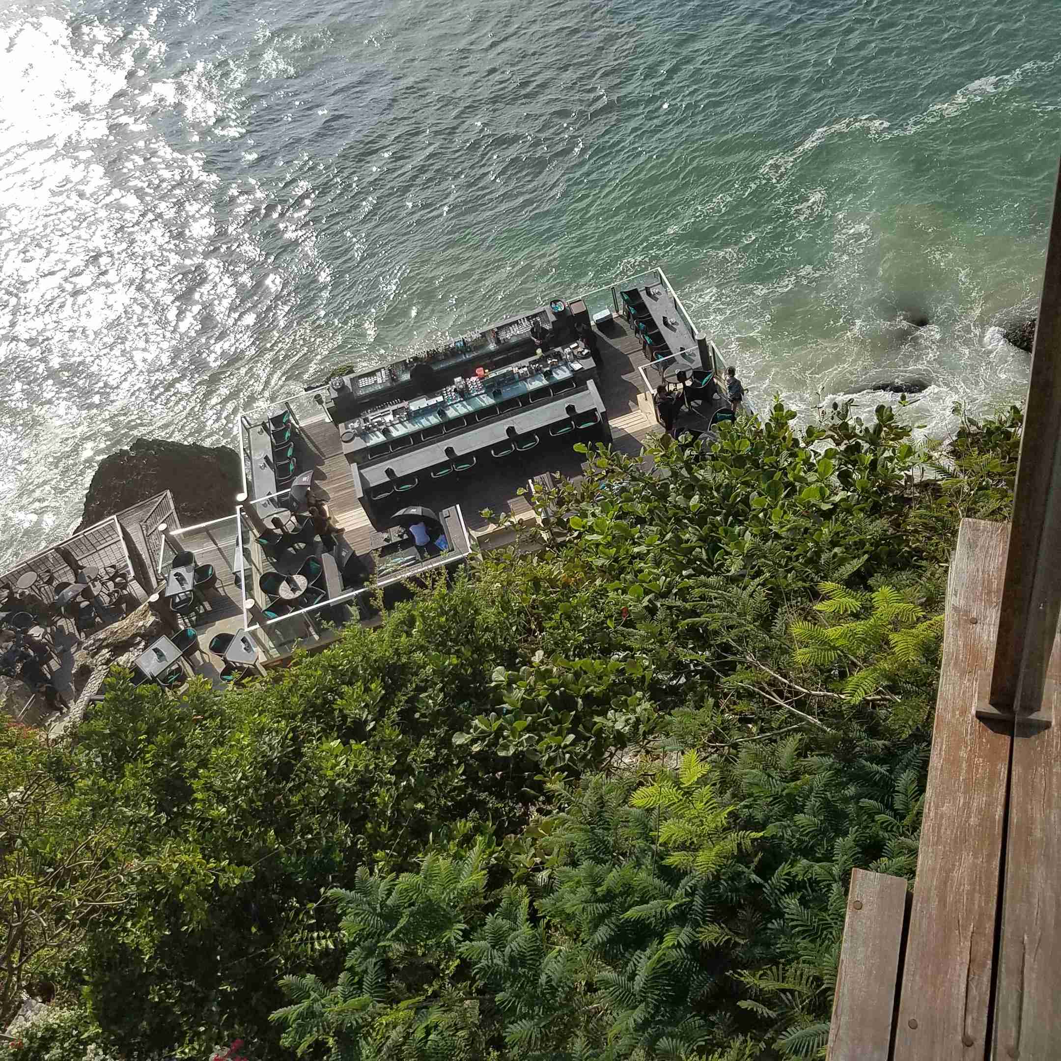 スマホに入ってる旅先の写真見せてください