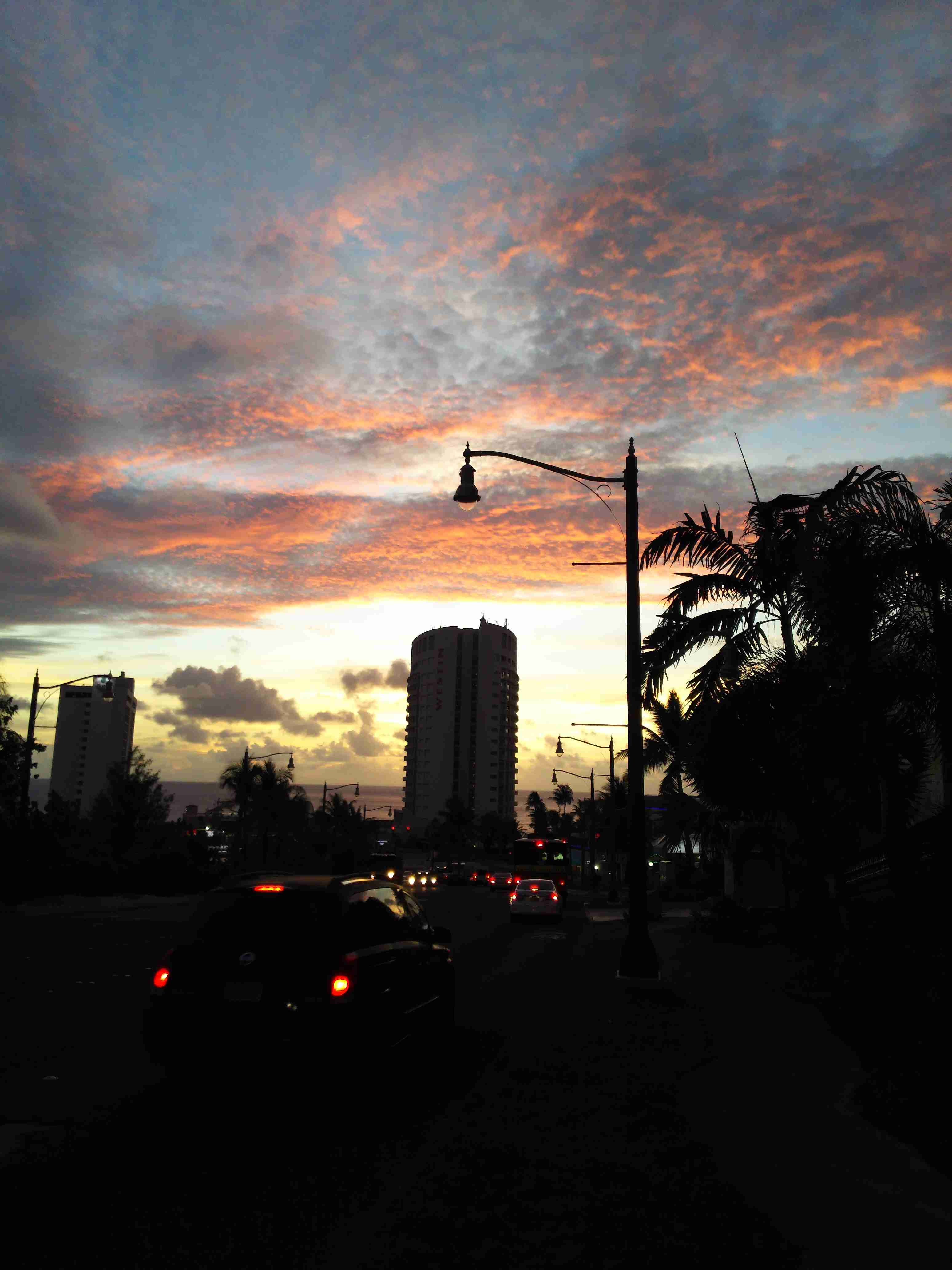 スマホに入ってる旅先の写真見せてください