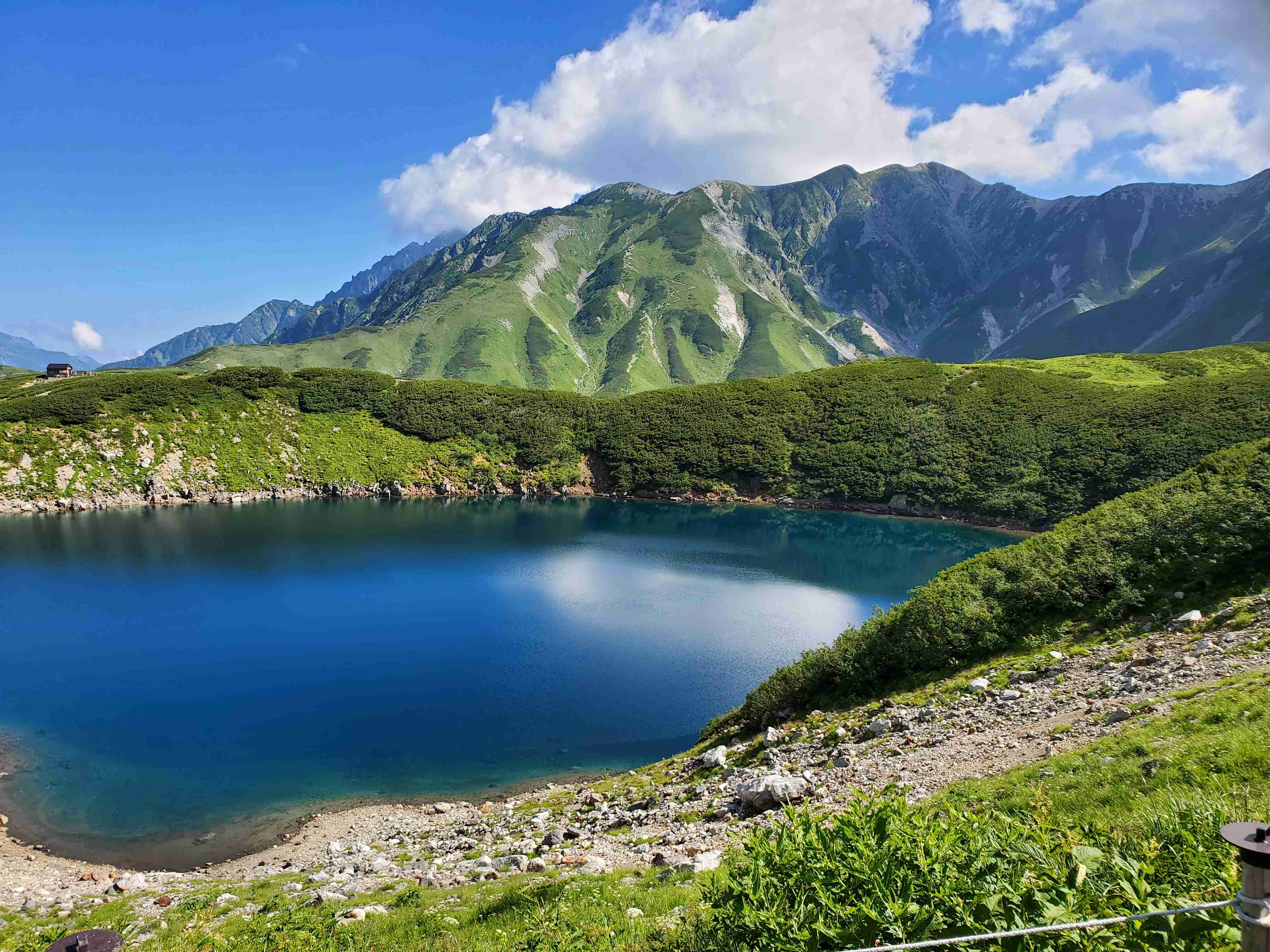 スマホに入ってる旅先の写真見せてください