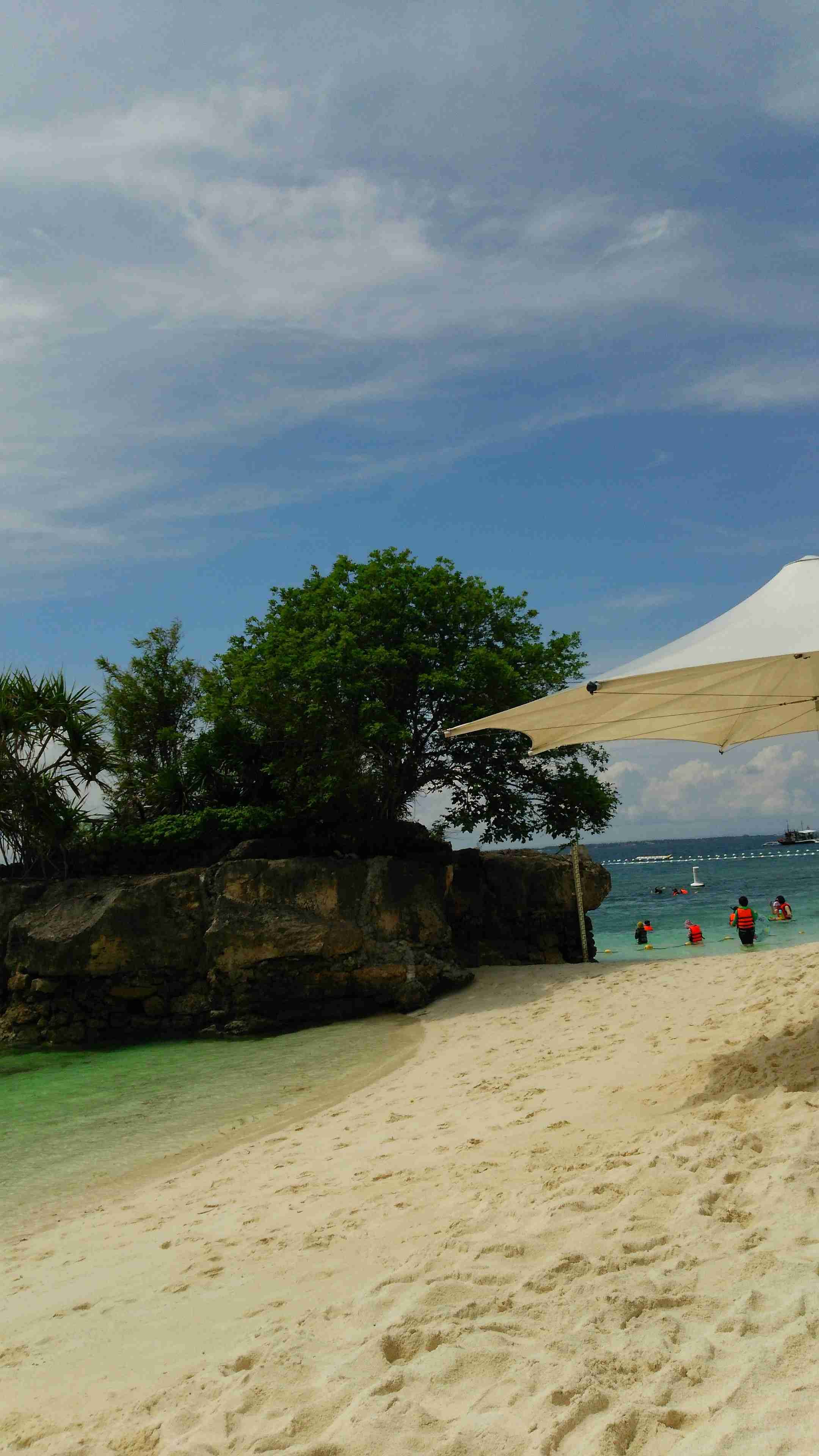 スマホに入ってる旅先の写真見せてください