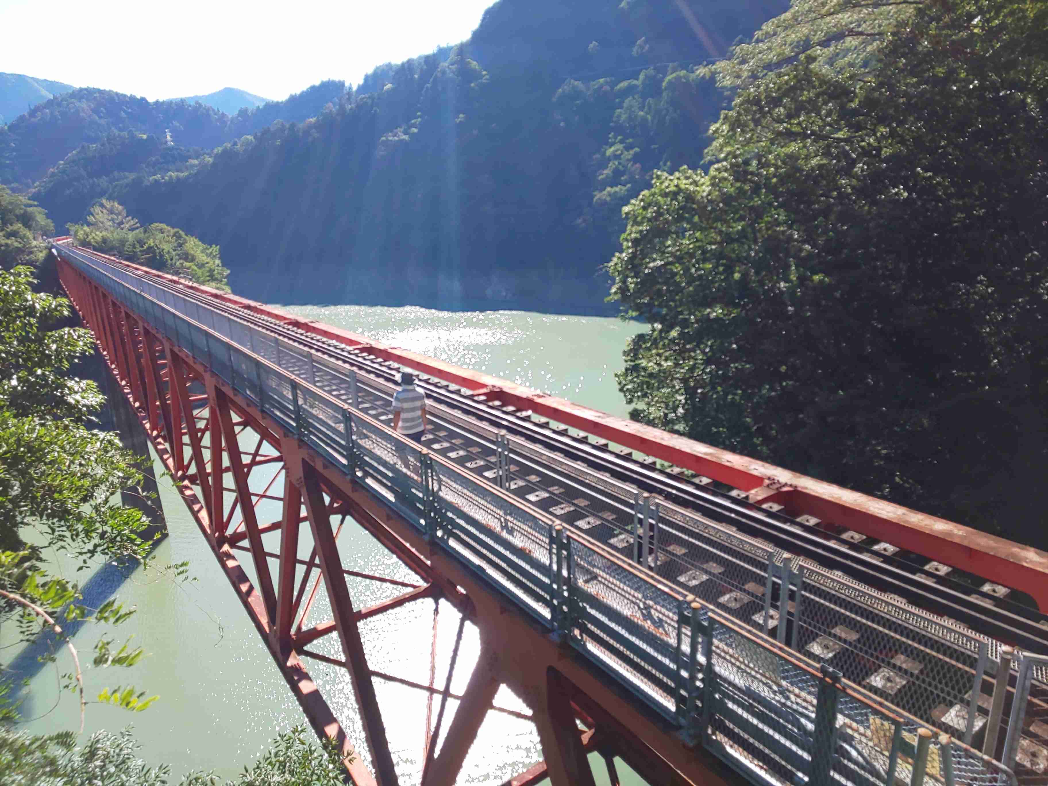 スマホに入ってる旅先の写真見せてください