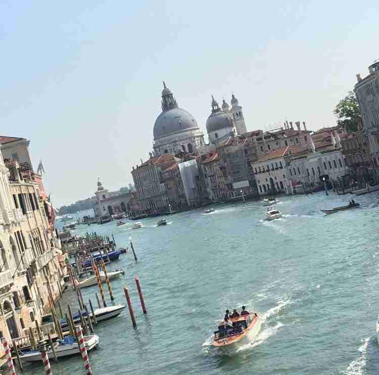 スマホに入ってる旅先の写真見せてください