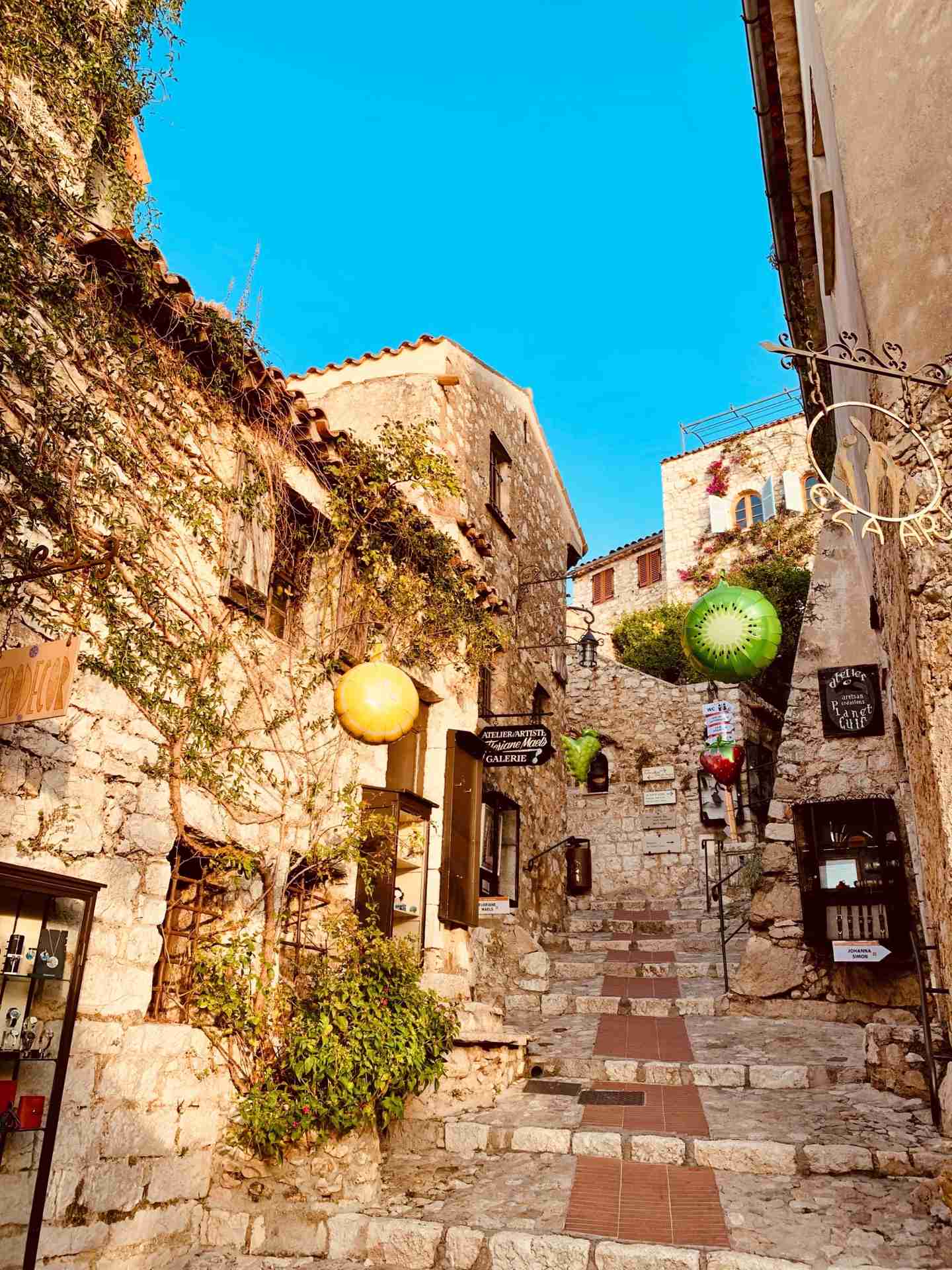 スマホに入ってる旅先の写真見せてください