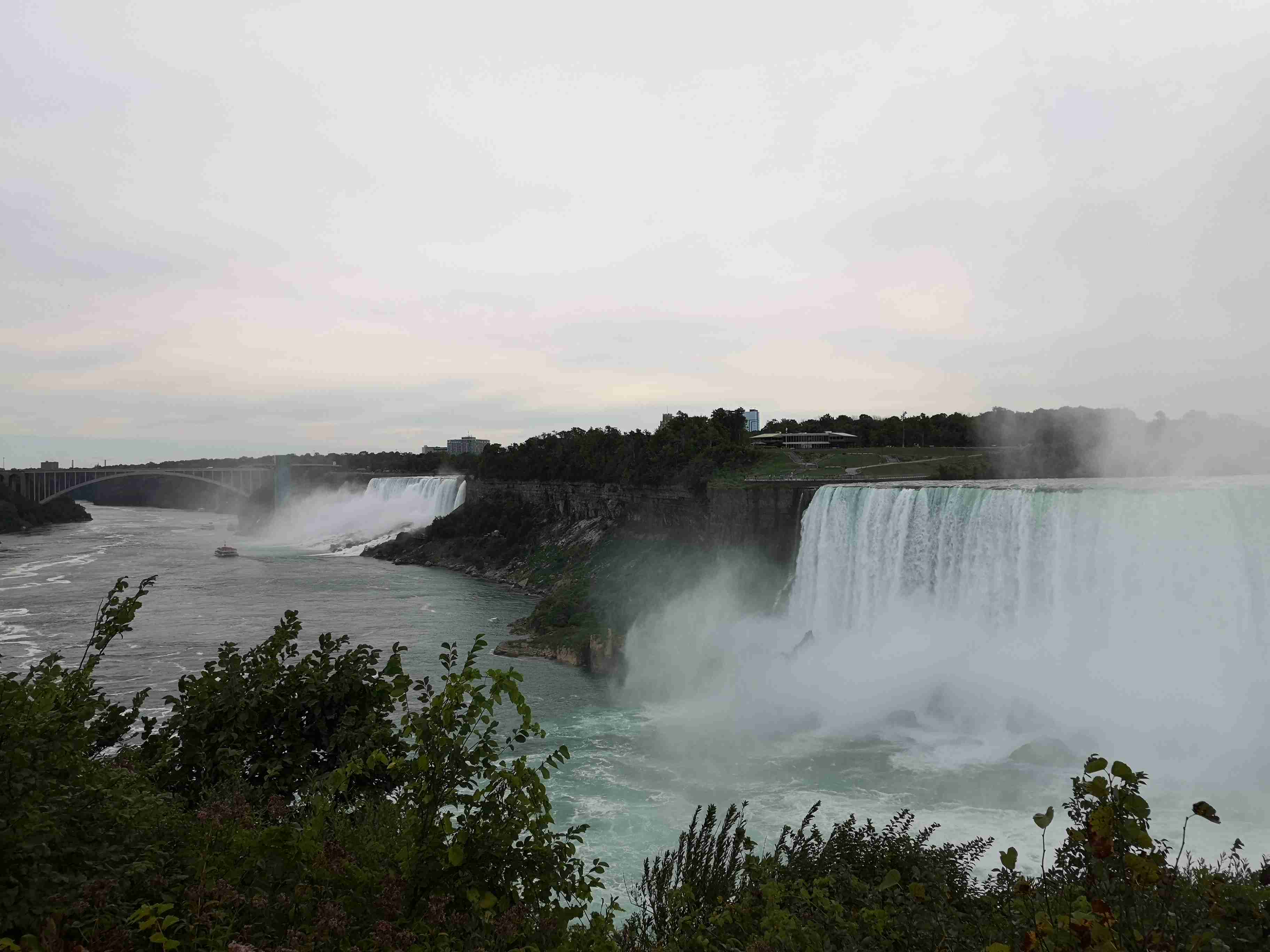 スマホに入ってる旅先の写真見せてください