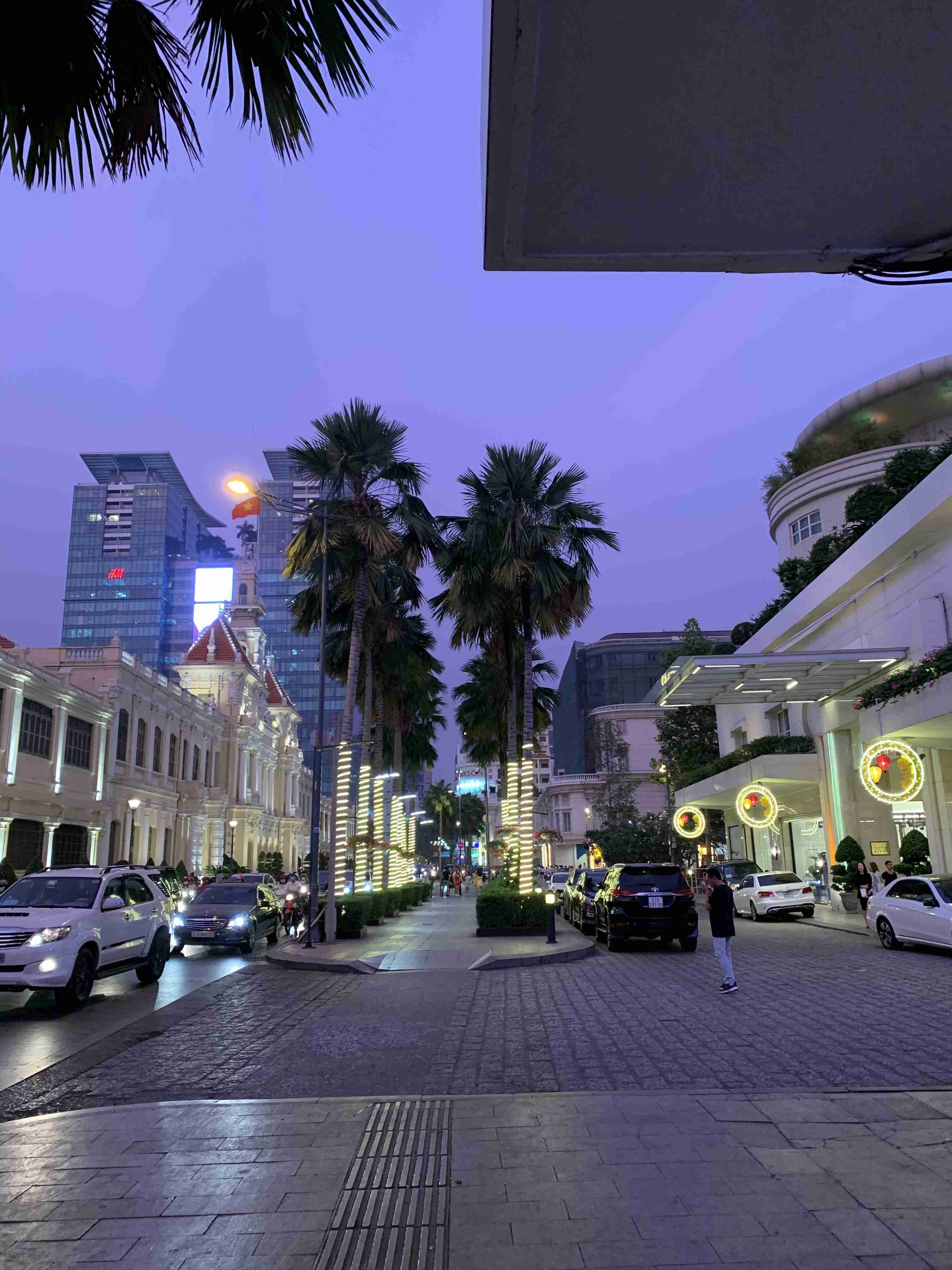 スマホに入ってる旅先の写真見せてください