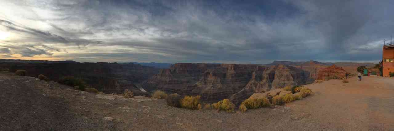 スマホに入ってる旅先の写真見せてください