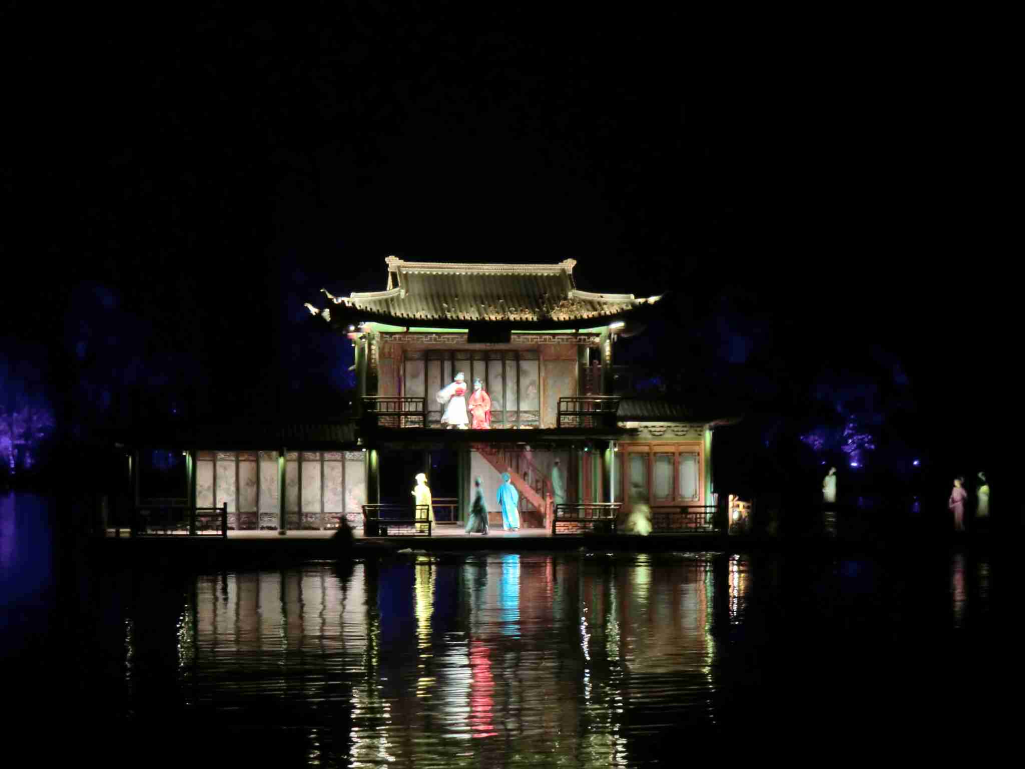 スマホに入ってる旅先の写真見せてください