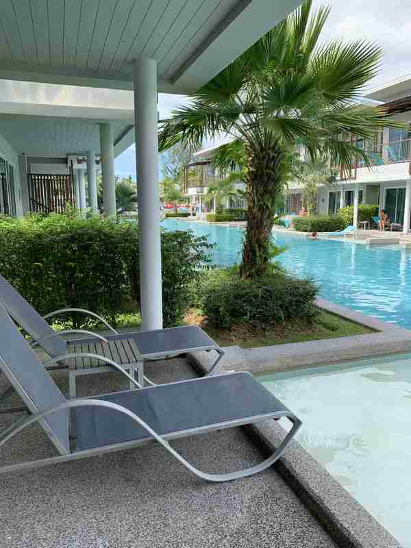 スマホに入ってる旅先の写真見せてください