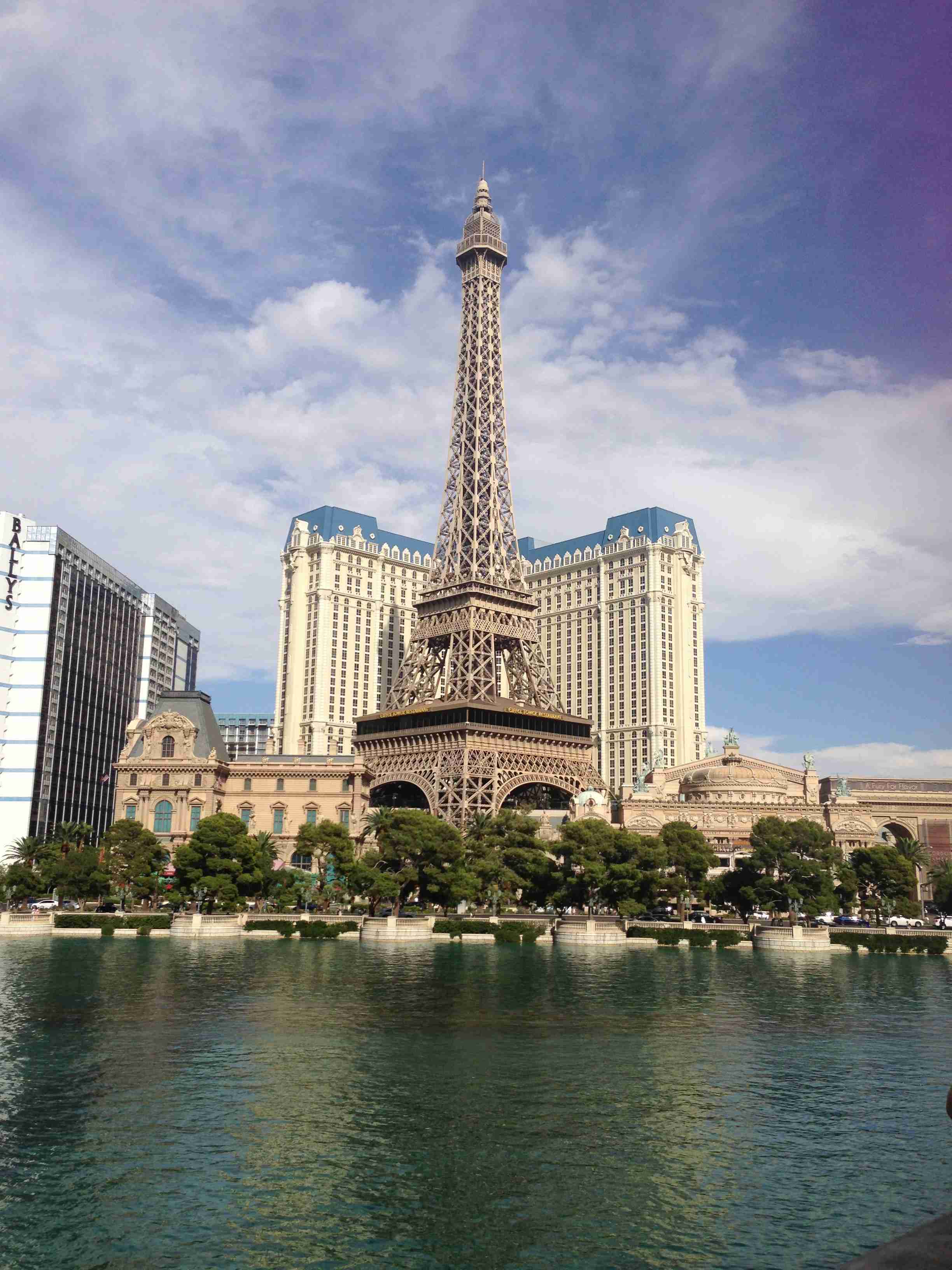 スマホに入ってる旅先の写真見せてください