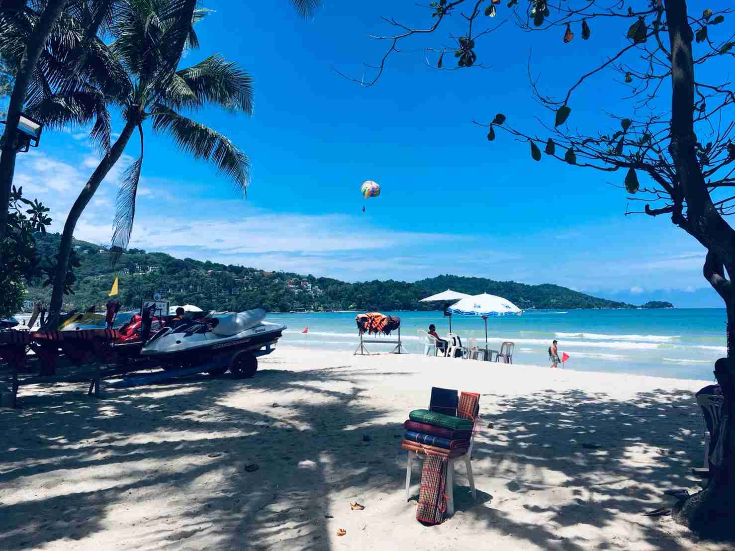 スマホに入ってる旅先の写真見せてください