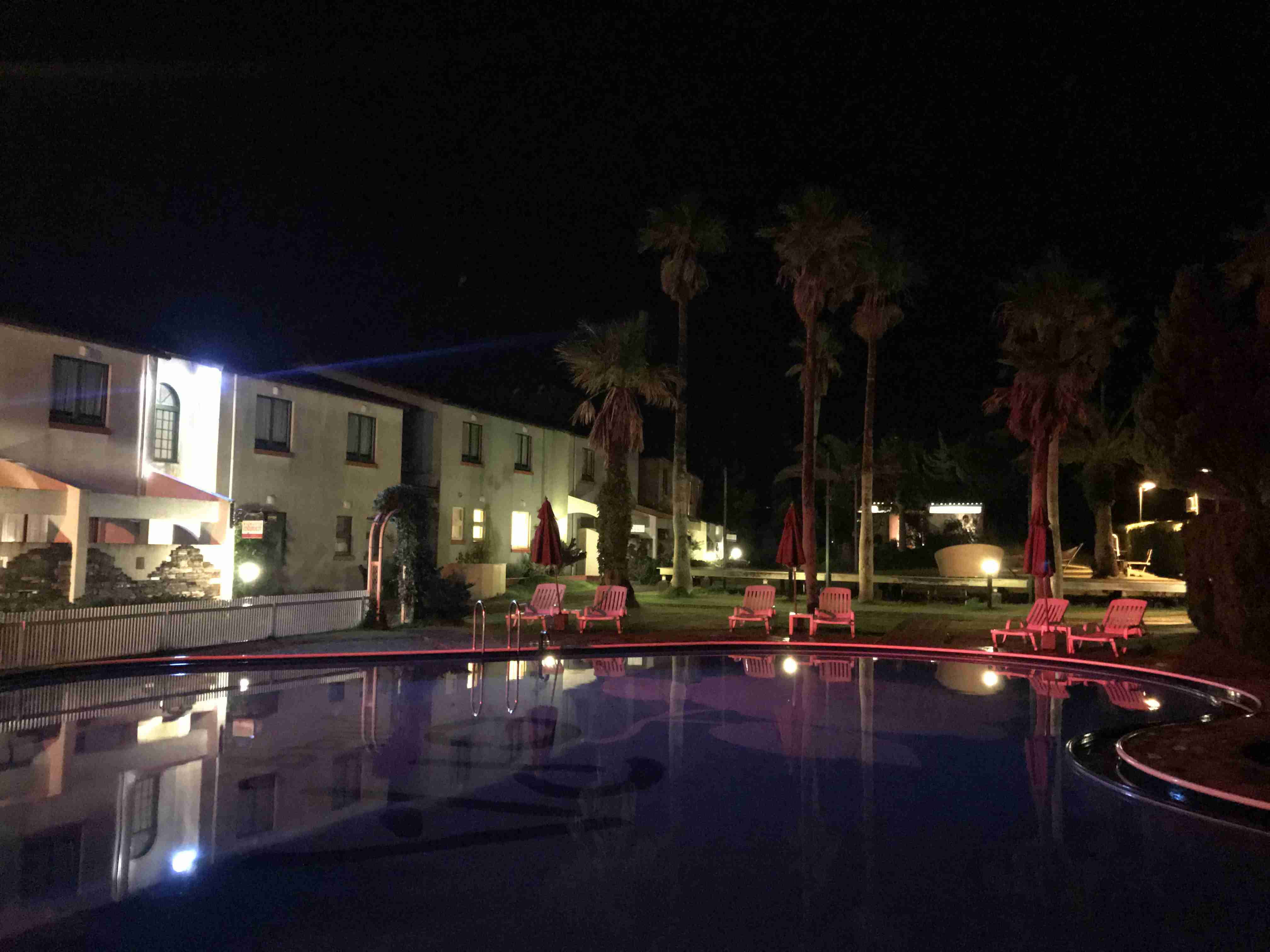 スマホに入ってる旅先の写真見せてください