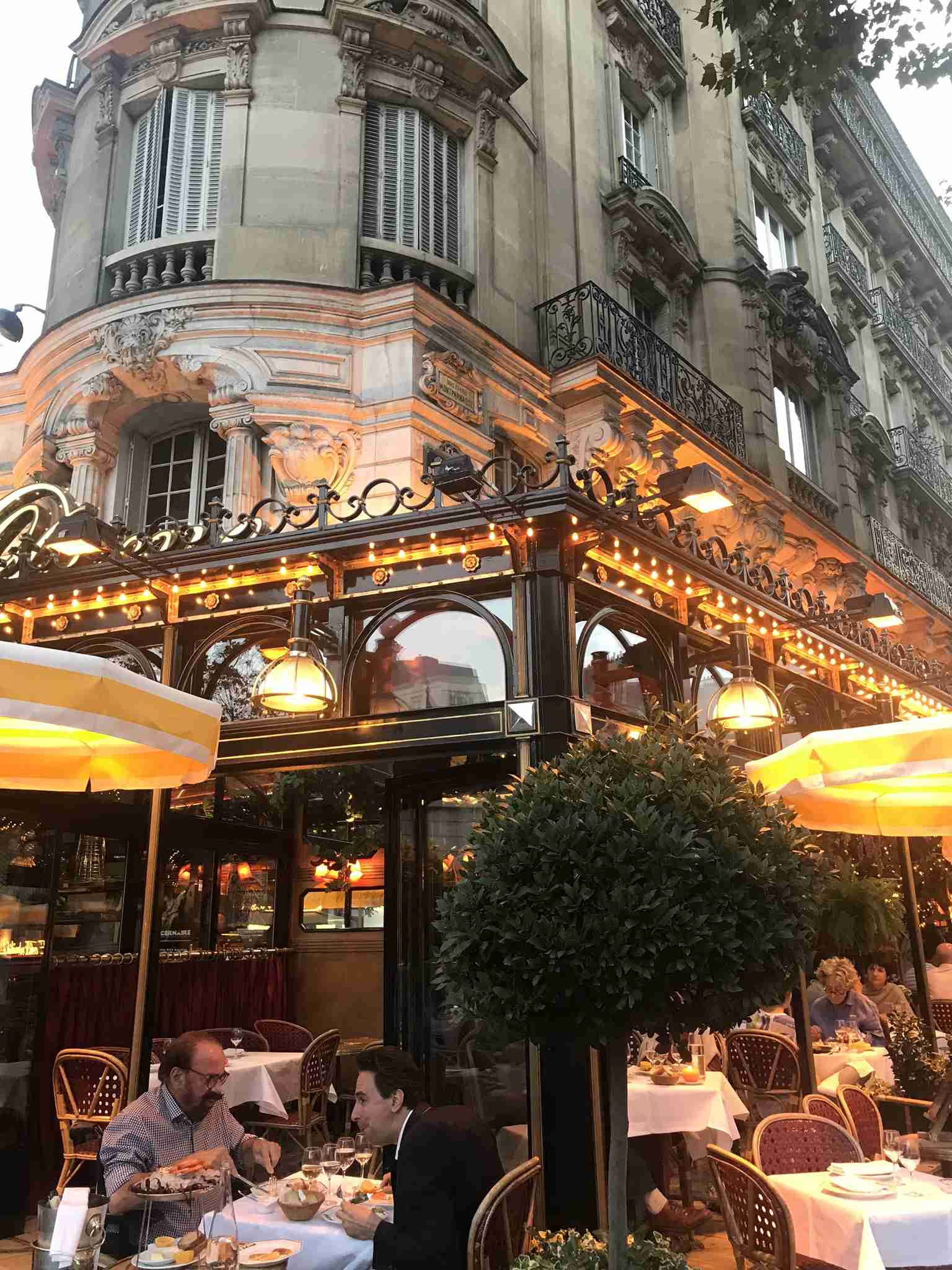 スマホに入ってる旅先の写真見せてください