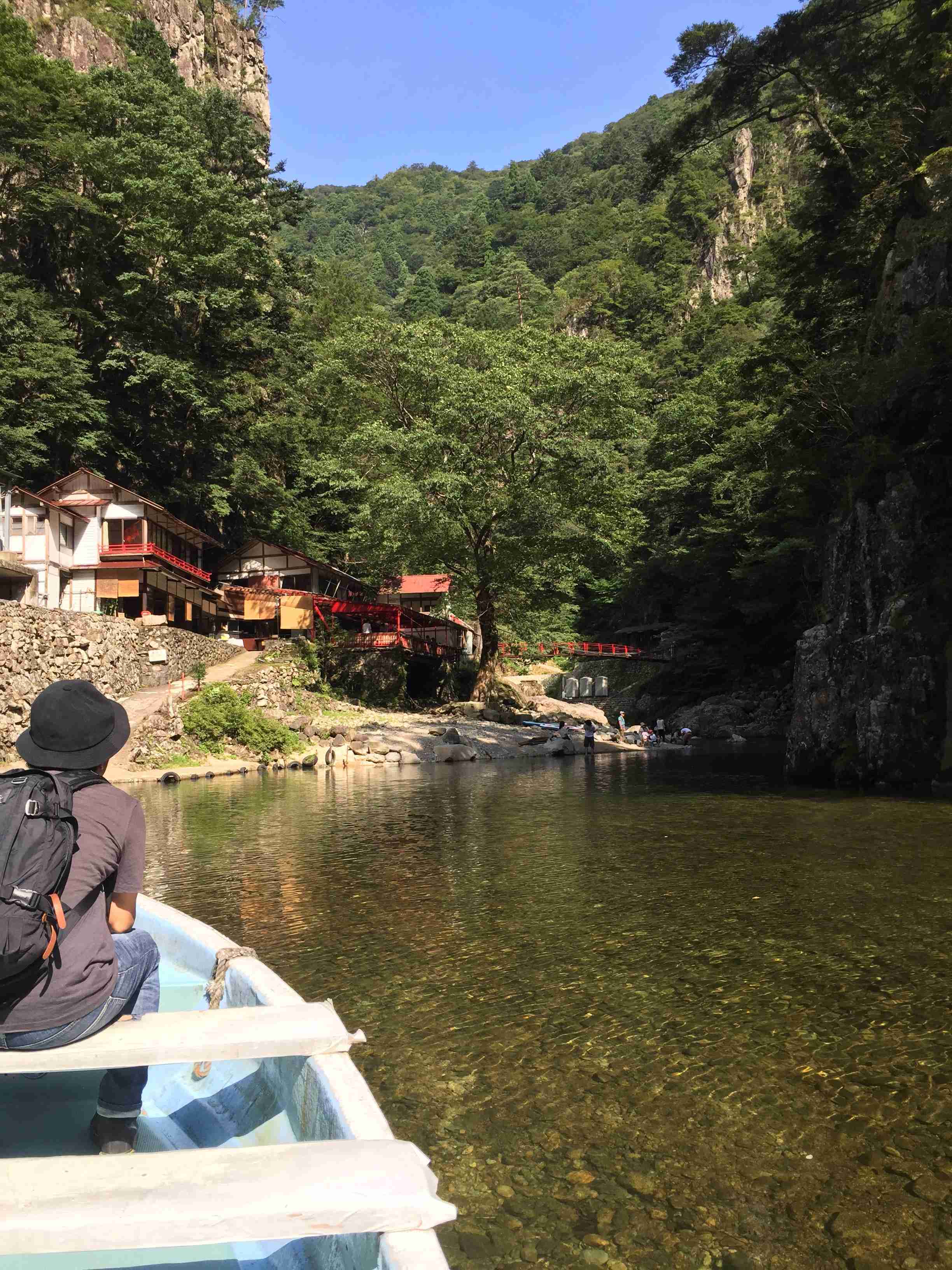 スマホに入ってる旅先の写真見せてください