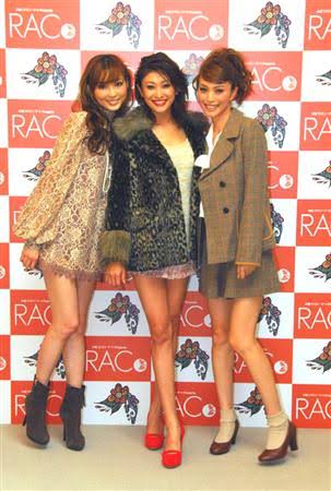 山田優、超ミニ丈からの美脚に「足、細!  長!」「気づいたら食べる?  嘘～～」と反響