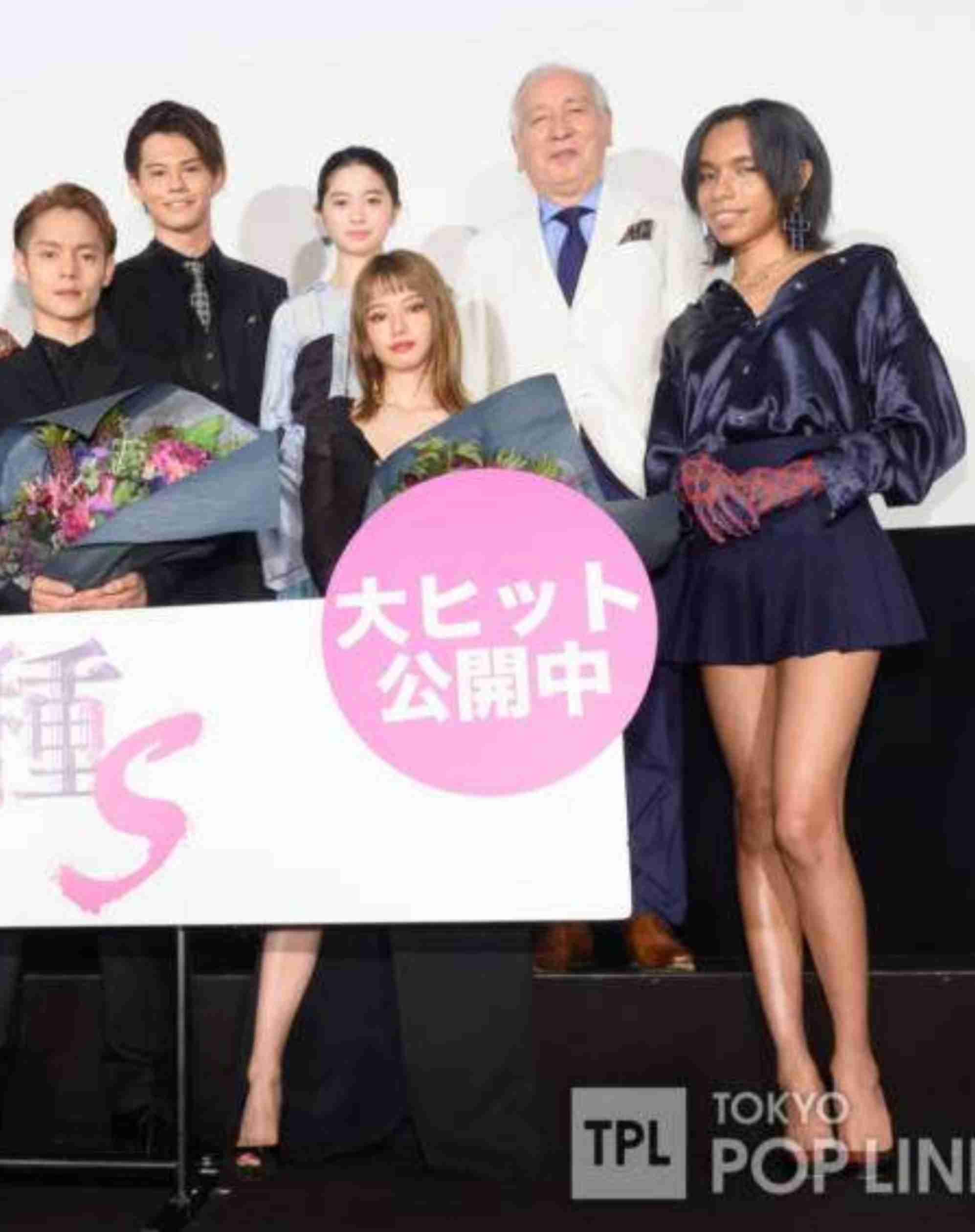 女優の舞台挨拶衣装を貼るトピPart3