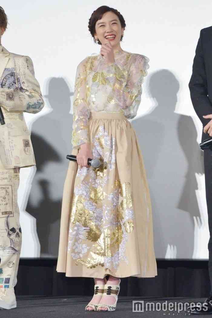 女優の舞台挨拶衣装を貼るトピPart3