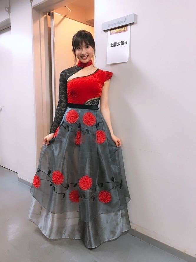 女優の舞台挨拶衣装を貼るトピPart3