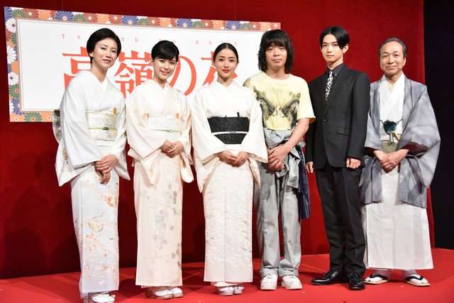 女優の舞台挨拶衣装を貼るトピPart3