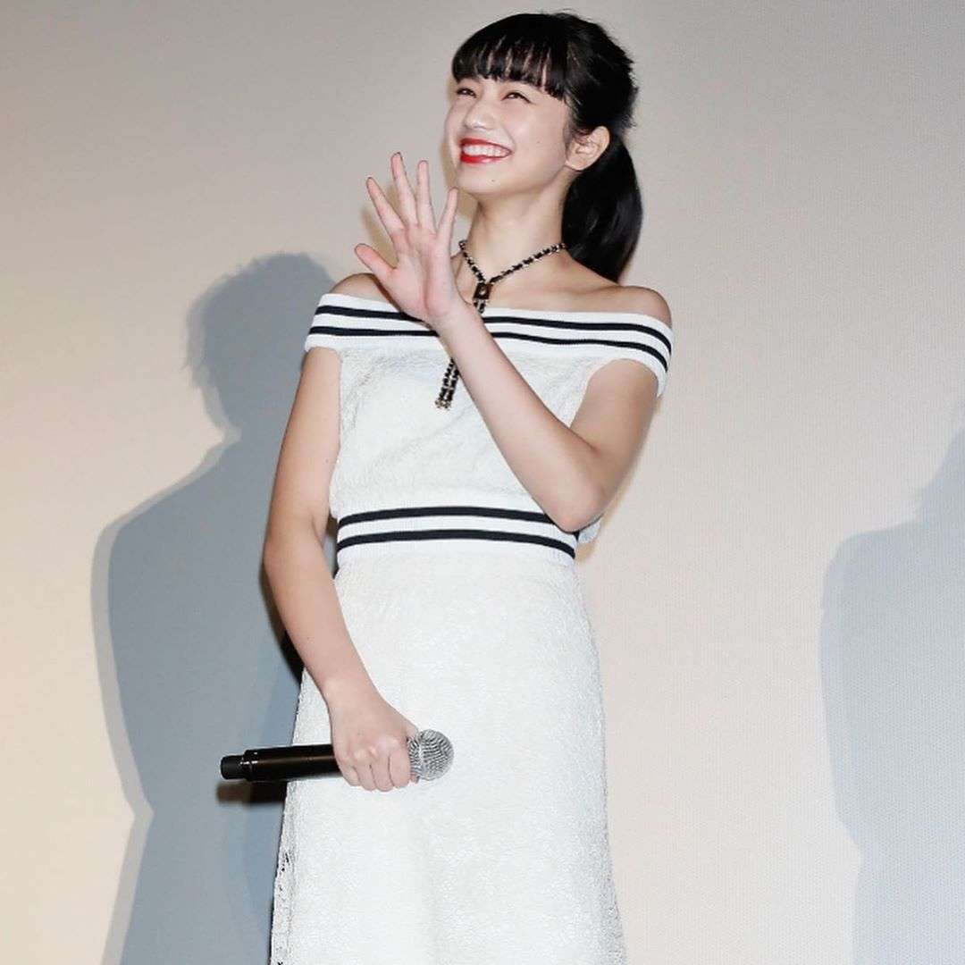 女優の舞台挨拶衣装を貼るトピPart3