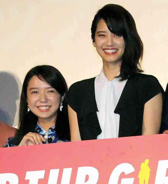 女優の舞台挨拶衣装を貼るトピPart3