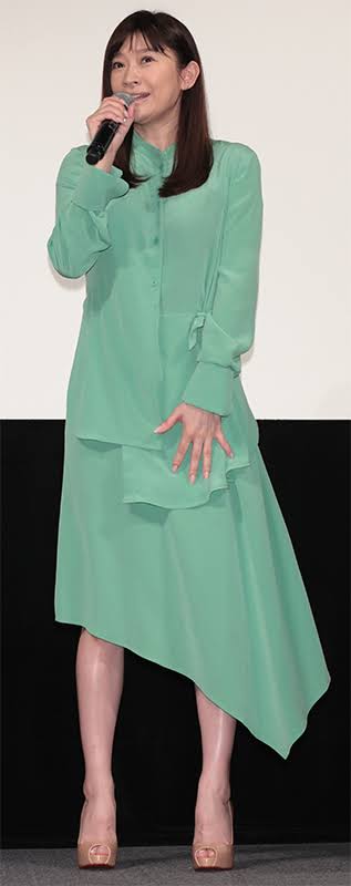 女優の舞台挨拶衣装を貼るトピPart3