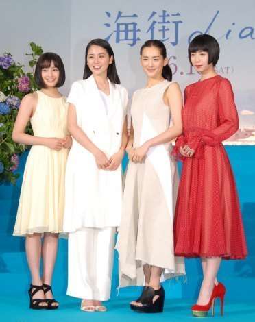 女優の舞台挨拶衣装を貼るトピPart3