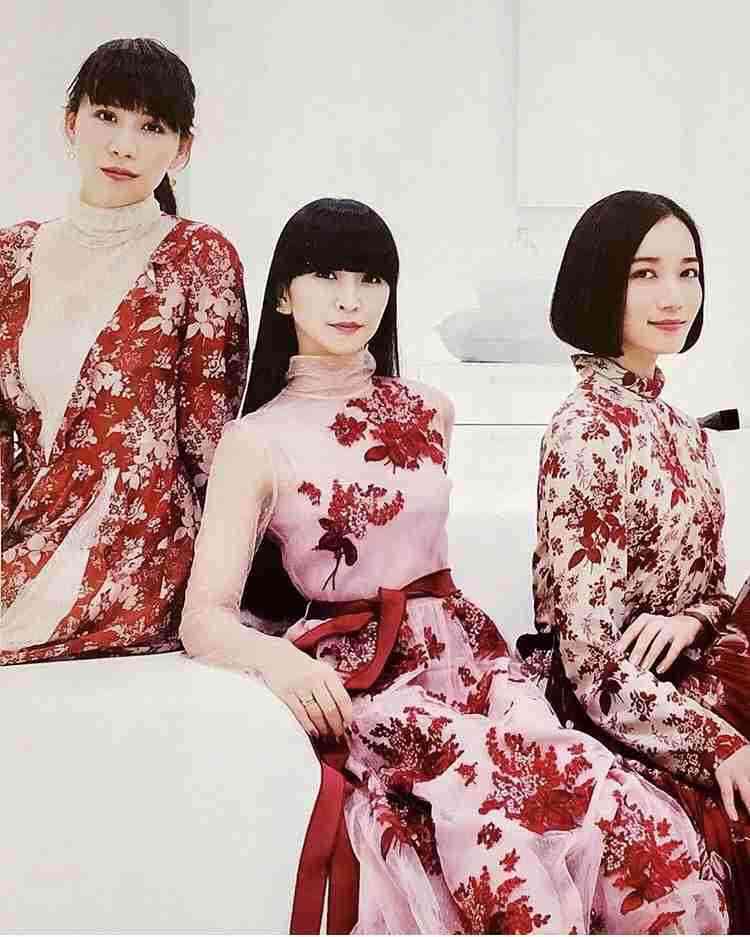 女優の舞台挨拶衣装を貼るトピPart3