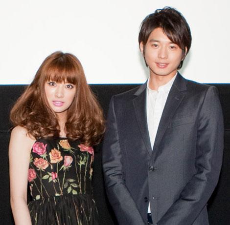 女優の舞台挨拶衣装を貼るトピPart3