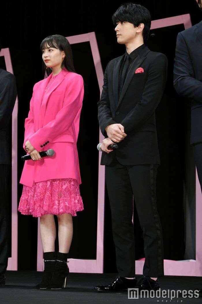 女優の舞台挨拶衣装を貼るトピPart3