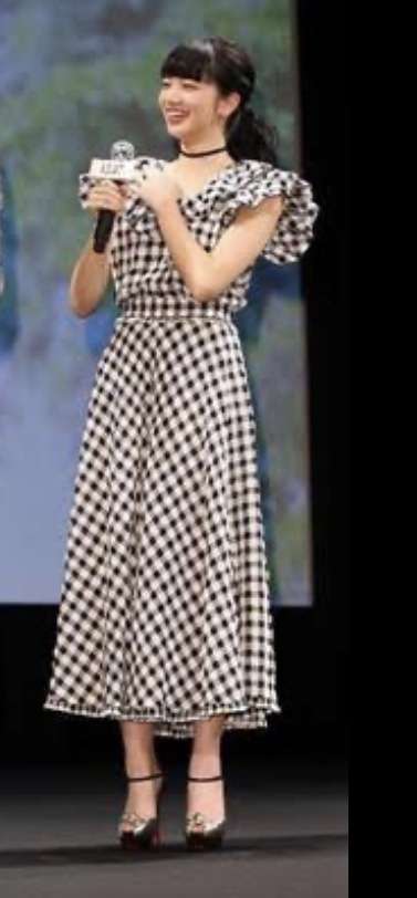 女優の舞台挨拶衣装を貼るトピPart3