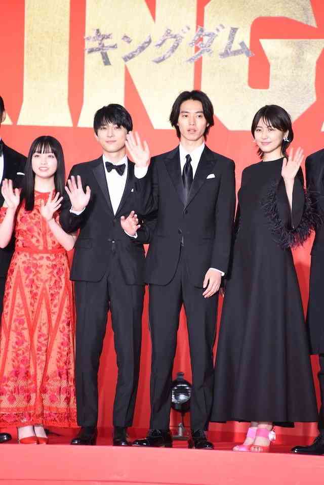 女優の舞台挨拶衣装を貼るトピPart3