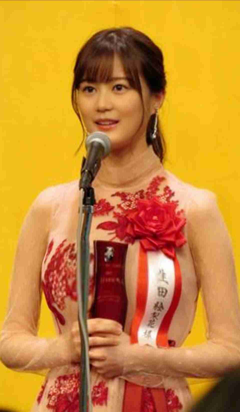 女優の舞台挨拶衣装を貼るトピPart3